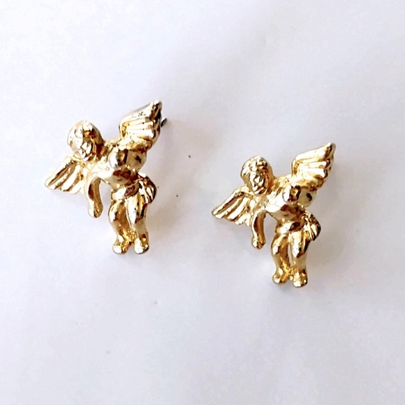 TREASURES AND TRINKETS Signed T&T Gold Tone Guardian Angel Stud Earrings - Picture 4 of 7